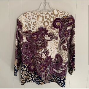 Excellent Preowned Condition Chicos Top Size 0(S). Very cute. See all photos